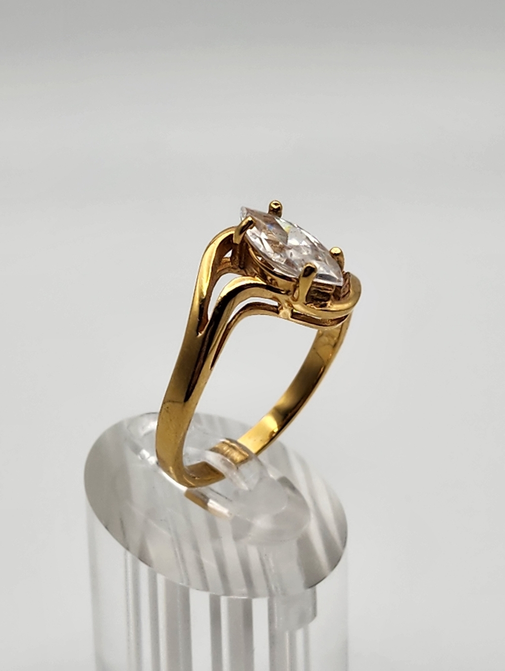 Vintage Chateau D'Argent Gold Tone Marquise Cut Cubic Zirconia Ring (11) - Picture 3 of 8